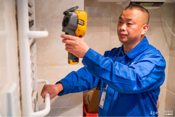 一天处理30多个供热问题，他们有时一上午出不了一个楼栋